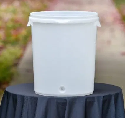 7.9 gallon (30L) Bottling Bucket