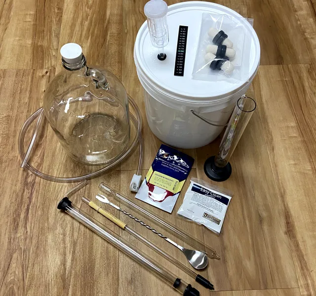 Vintner's Best 1 gallon wine equipment kit