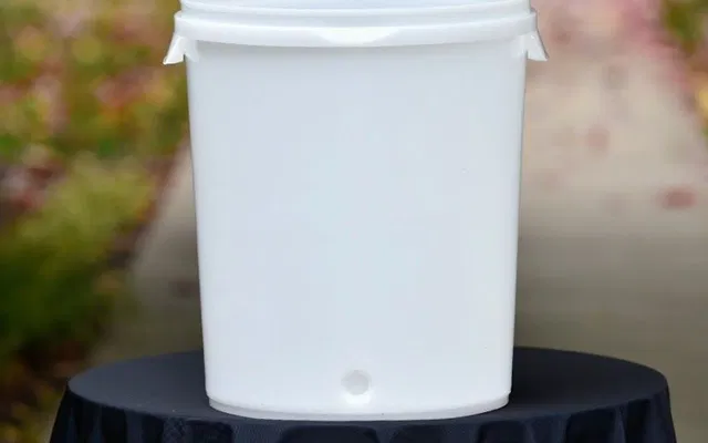 7.9 gallon (30L) Fermenting Bucket