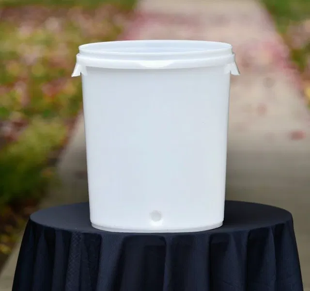 7.9 gallon (30L) Fermenting Bucket